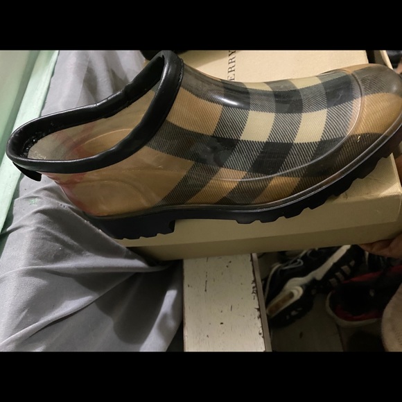 Burberry rain boots - Picture 3 of 5